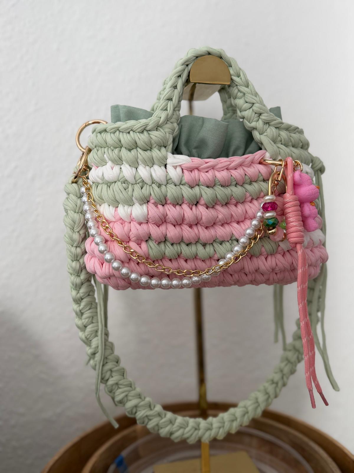 Rosa und salbeigrüne handgemachte Duduhook Tasche mit Perlenkette